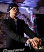 dj yee