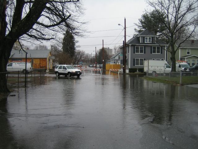 15-minor_flooding_on_alma_street.jpg (large)